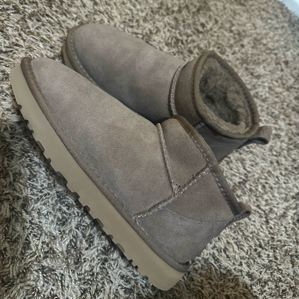 Ultra mini boots